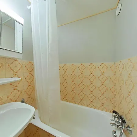 Apartman 4 Couchages, Proche Telecabine, Parking, Animaux Acceptes - Fr-1-241-75 *